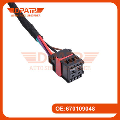 670109048 670109047 Levante Maserati için elektrikli arka kapı aktüatörü